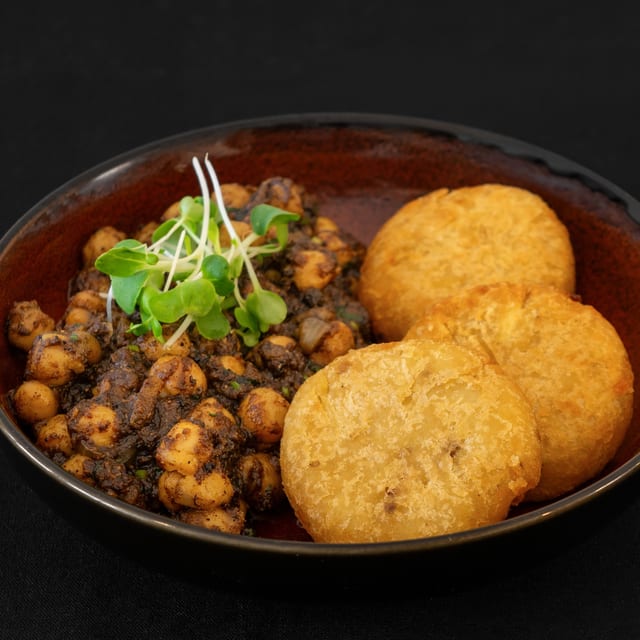 Aloo Tikki & Pindi Cholley.