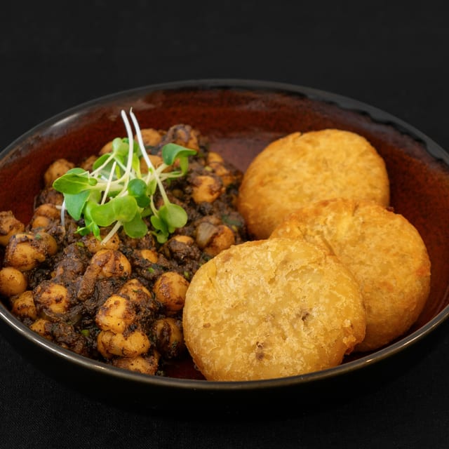 Aloo Tikki With Pindi Cholley.